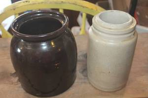 lot 4901 image: Vintage Crocks