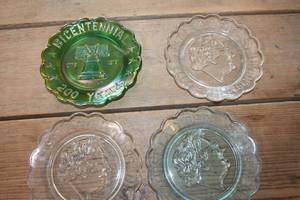 lot 4903 image: Vintage Degenhart First Lady Glass Dcor Plates & More