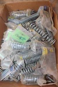 lot 4905 image: Lot of Metal Springs
