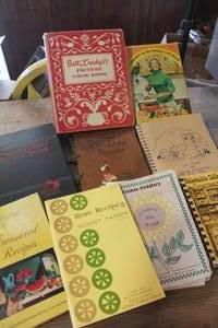 lot 4911 image: Vintage Cookbooks