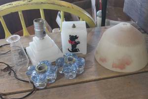 lot 4914 image: Vtg. Scotty Dog Lamp untested & More