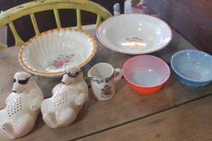 lot 4937 image: Vintage Serving Bowls and More