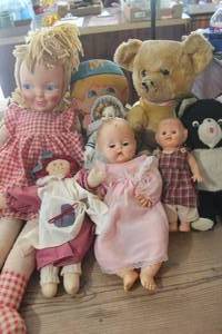 lot 4949 image: Antique Dolls and More