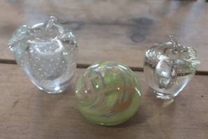 lot 4958 image: Vintage Glass Paperweights