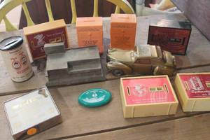 lot 4981 image: Vintage Banks
