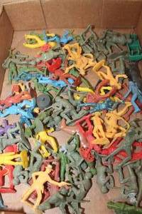 lot 4985 image: Vintage Toy Cowboys and More