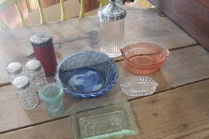 lot 5000 image: Vintage S&P Shakers & More