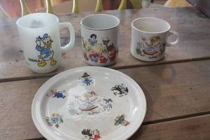 lot 5001 image: Vintage Disney Coffee Cups and More