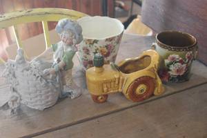 lot 5003 image: Vintage Planters