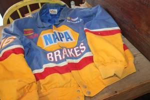 lot 5015 image: Vtg. Nascar Ron Hornaday, Jr. Coat Size M
