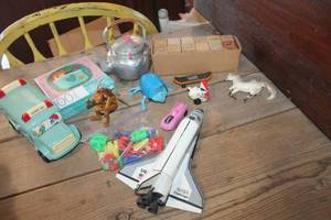 lot 5017 image: Vtg. Toys and Wood Blocks