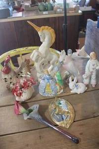 lot 5021 image: Vintage Figurines and More