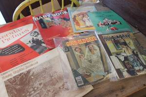 lot 5023 image: Vintage Picture Books & More