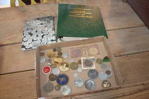 lot 5027 image: Quarter Commemorative Books and More