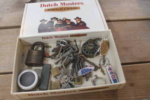lot 5031 image: Cigar Box with Vintage Keys, Locks & More