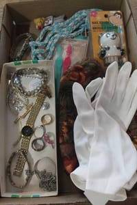 lot 5032 image: Misc. Jewelry and More