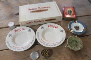 lot 5041 image: Vtg. Ashtrays and More