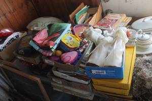 lot 5044 image: Contents of Table Top