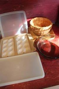 lot 5045 image: Tupperware Deviled Egg Carrier & More