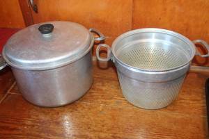 lot 5055 image: Large Pot and Strainer
