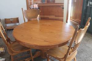 lot 5082 image: Table, 4 Chairs and Table Leaf