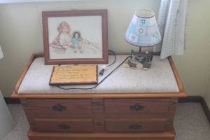 lot 5095 image: Cedar Chest, Lamp & More