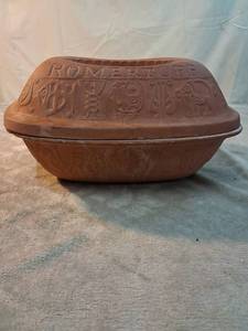 lot 15 image: Romertopf Clay Baking Vessel with Lid