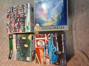 lot 23 image: John Deere Model 8360R Puzzle 1000 Piece 26� x 19� inches