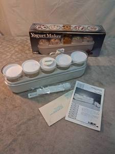 lot 24 image: Salton Yogurt Maker with Cups and Lids