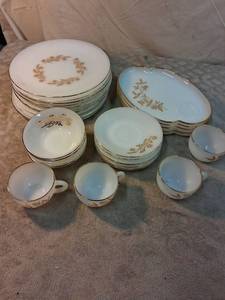 lot 34 image: Saucer with Botanical Leaf Design 6 inch
