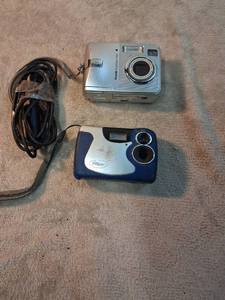 lot 35 image: Kodak EasyShare C330 Digital Camera with Vivitar Camera Lot of 2