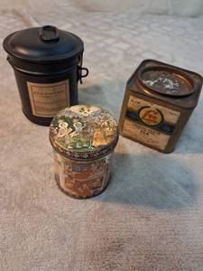 lot 43 image: The AppleSmith Counselor Candle For Men Hand-Poured