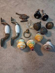 lot 50 image: Lot of 17 Decorative Hardware Knobs Pulls Handles Mixed Styles