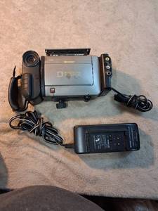 lot 60 image: Sharp VL-E50 8mm Camcorder with Viewcam and Accessories