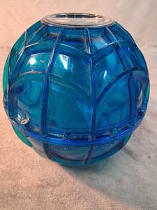 lot 67 image: Blue Faceted Globe  Approx 6 In Diameter