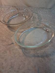 lot 68 image: Glass Baking Dishes 2-Piece Set Oval Round