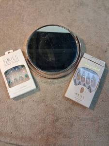 lot 71 image: Nail Art Mirror with Artificial Nails 24pc Lot