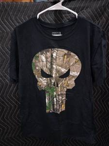lot 9003 image: Marvel Punisher Skull Realtree-Style Camo Graphic T-Shirt Size L 4244