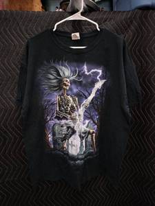 lot 9005 image: Fruit of the Loom HD Cotton XL Black Graphic T-Shirt Skeleton Guitarist