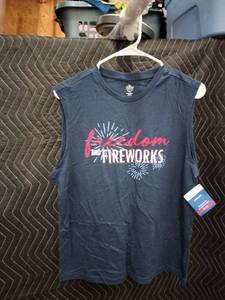 lot 9019 image: Way To Celebrate Freedom And Fireworks Graphic Muscle Tee XL (14-16) Husky