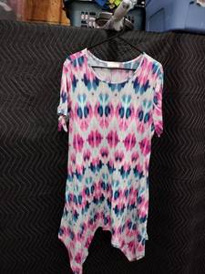 lot 9023 image: Bobbie Brooks Plus Size 2X Short Sleeve Dress Pink Blue Ikat Print