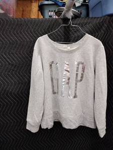 lot 9027 image: Gap XL Crewneck Sweatshirt Heather Gray w Silver Metallic Logo