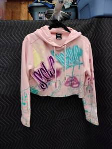 lot 9030 image: Genuine Authentic Garments Small Pink Cropped Hoodie w Graffiti Embroidery