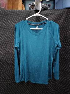 lot 9051 image: Game Time Long Sleeve V-Neck Athletic Shirt Teal Size L