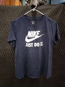 lot 9056 image: Nike Just Do It Graphic T-Shirt Navy Blue Size XL Short Sleeve