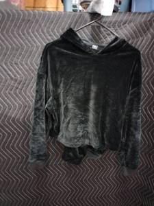 lot 9059 image: BBJ Los Angeles Velvet Hooded Top and Pants 2-Piece Set Size L