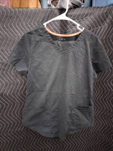 lot 9066 image: Black Two-Piece Scrub Set V-Neck Top and Elastic-Cuff Pants Size M