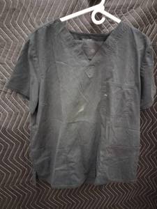 lot 9067 image: Black V-Neck Short Sleeve Scrub Top Size M Style DK135