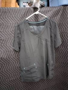 lot 9069 image: Mock Wrap V-Neck Scrub Top Size L Dark Gray w Zip Pocket & Light Blue Trim