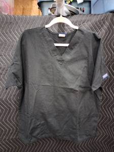 lot 9083 image: Cherokee Workwear Authentic Scrubs Black V-Neck Short Sleeve Scrub Top